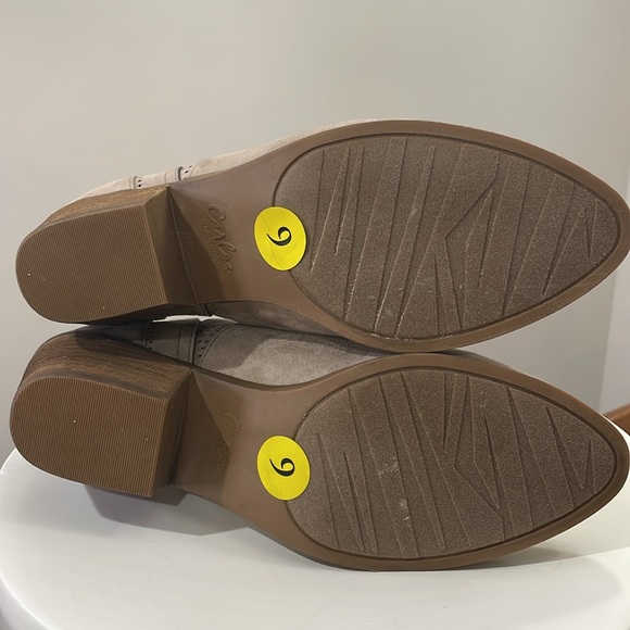 💓Size 9 Carlos Santana taupe color - Picture 6 of 8